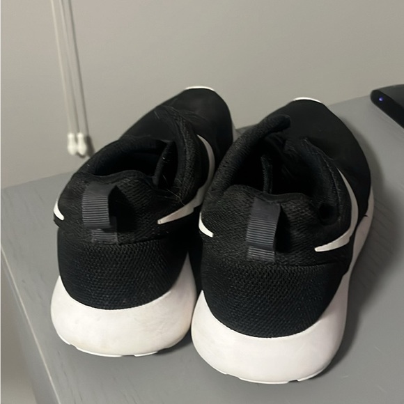 Nike running shoes. Size women’s US9. - Picture 2 of 4